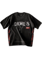 Trendy oversized black T-shirt with bold graphic print – perfect streetwear for Gen Z in India, ideal for casual college and urban fashion looks