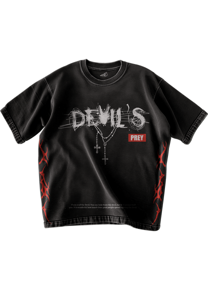 Trendy oversized black T-shirt with bold graphic print – perfect streetwear for Gen Z in India, ideal for casual college and urban fashion looks