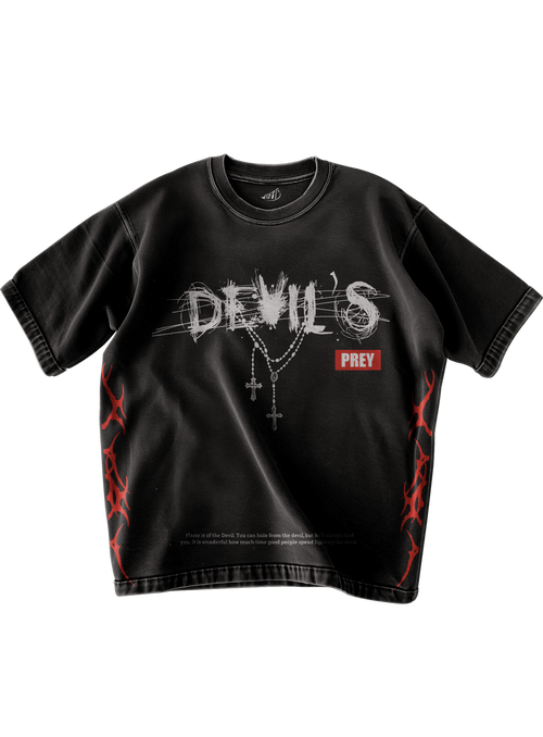Trendy oversized black T-shirt with bold graphic print – perfect streetwear for Gen Z in India, ideal for casual college and urban fashion looks