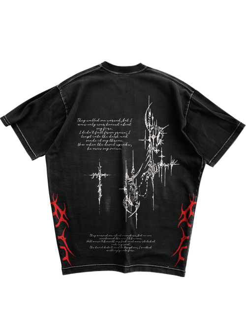 Trendy oversized black T-shirt with bold graphic print – perfect streetwear for Gen Z in India, ideal for casual college and urban fashion looks
